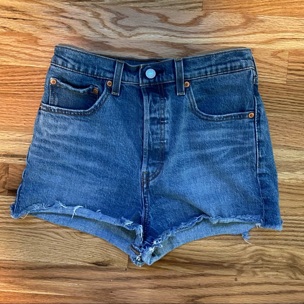 Levi’s Ribcage Jean Shorts